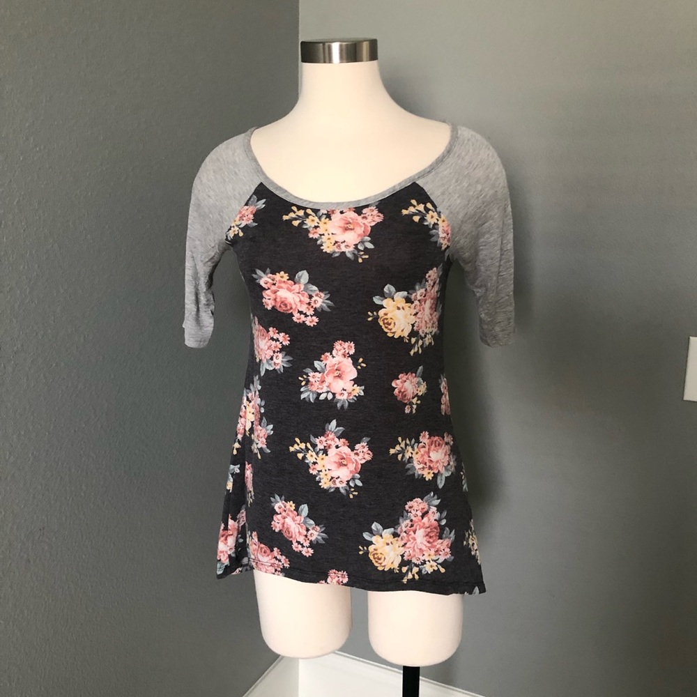 Threads Studio Floral High-Low Raglan T-Shirt Blouse - Picture 6 of 16